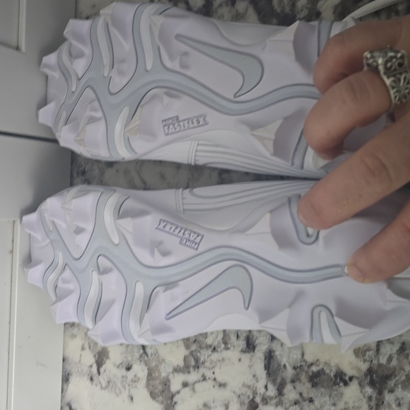 Nike All-White Softball Cleats 8.5 Never Worn - Picture 4 of 7